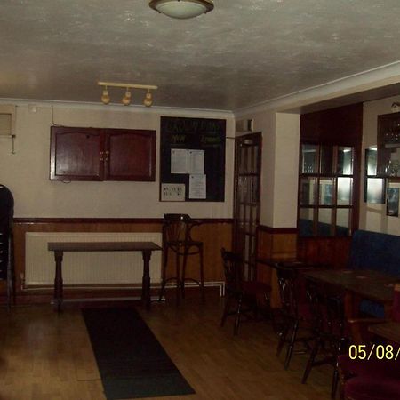 The Crown Hotel Swindon Bagian luar foto