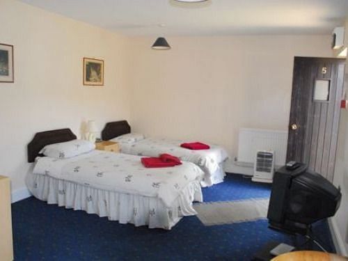 The Crown Hotel Swindon Bagian luar foto